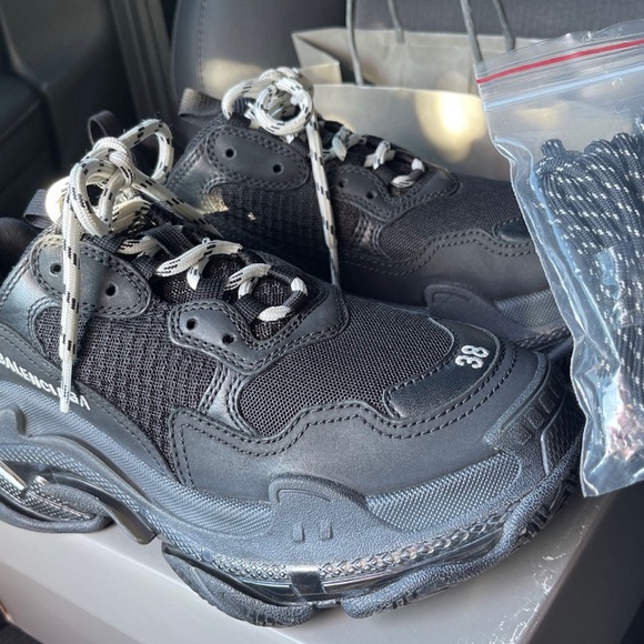 Authentic triple s balenciaga sneakers, size 7 1/2 womens , 38 . - Picture 2 of 4
